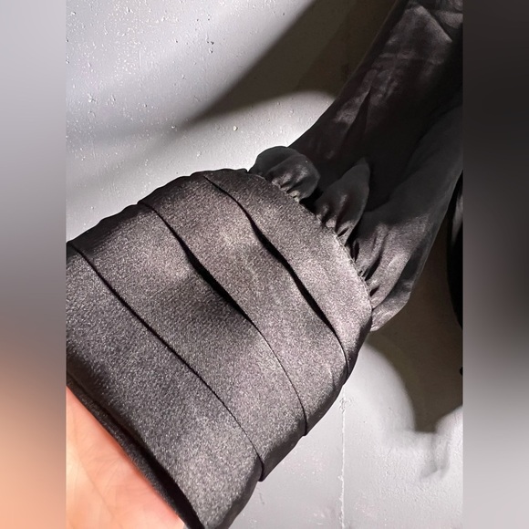 Express Satin-Look Long Sleeve Bodysuit. Size S - Picture 5 of 11